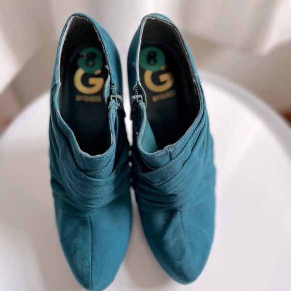 G by Guess…Beautiful and Unique! SZ 8 - Picture 3 of 7